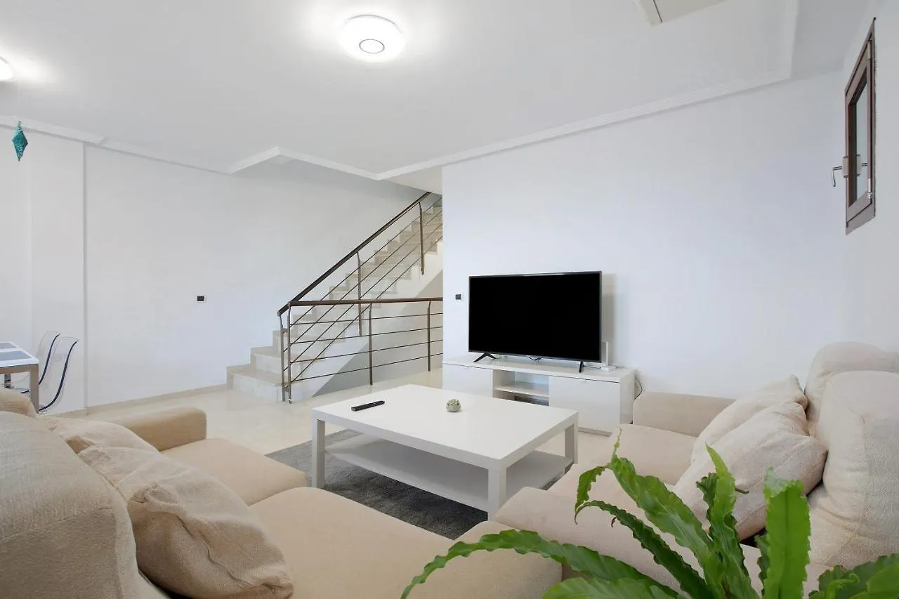 Vila Vista Horizonte Barranco Hondo 0*,